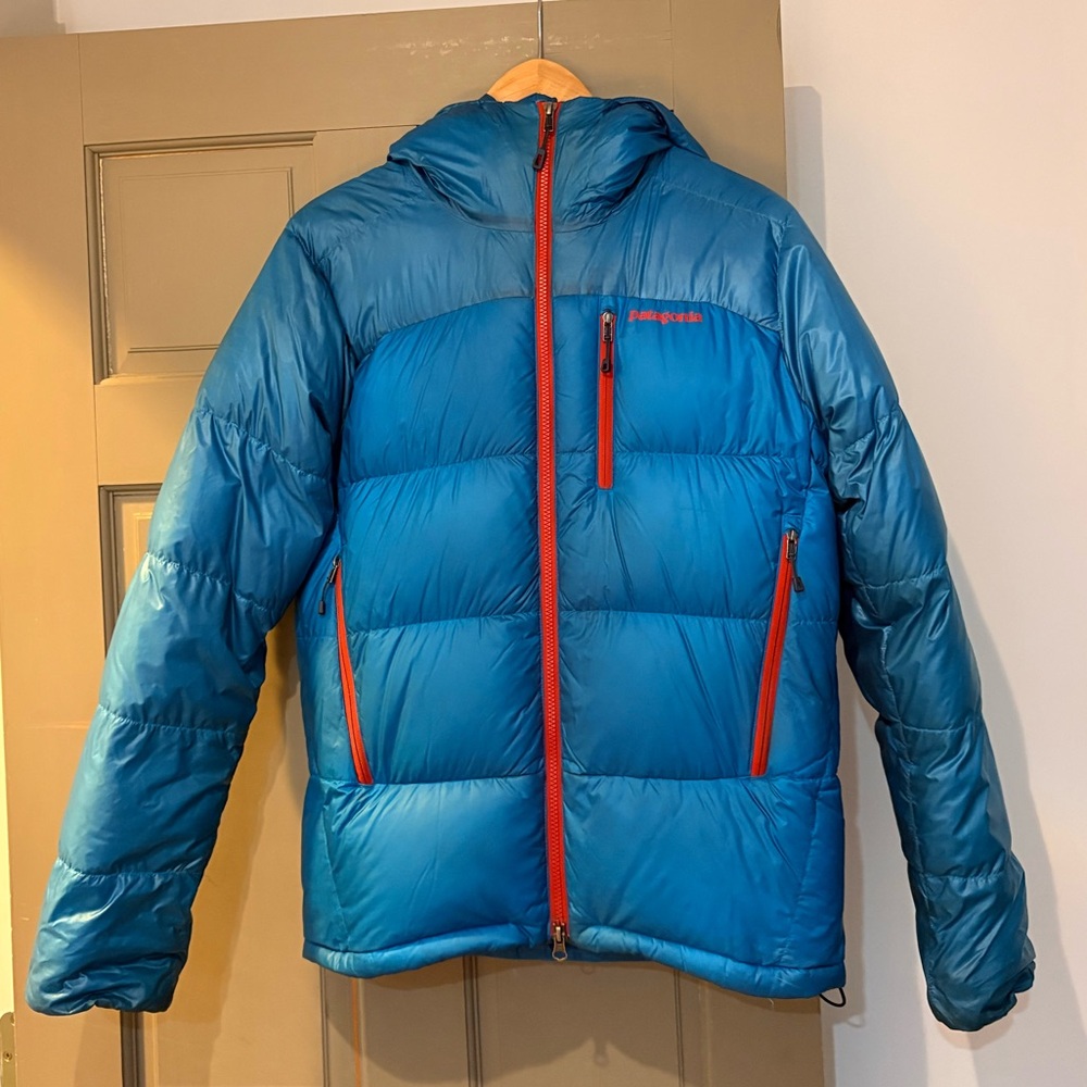 Patagonia Men's XS Blue and Red Fitz Roy Down Hoody